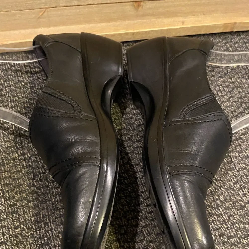 Clarks slip black